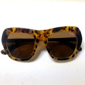 Excellent condition Quay tortoise sunglasses